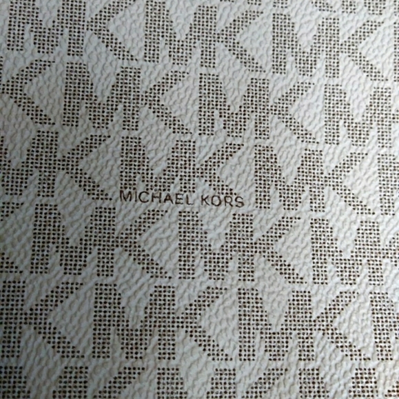 NWOT Authentic Michael Kors Signature Shoulderbag and Laptop Case - Picture 16 of 16